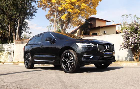 VOLVO XC60 2.0 T8 HYBRID MOMENTUM AWD GEARTRONIC